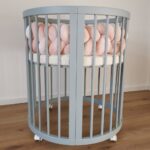 Πολυμορφικό κρεβάτι Smart Bed Oval Grey Ingvart με ροζ προστατευτικό.