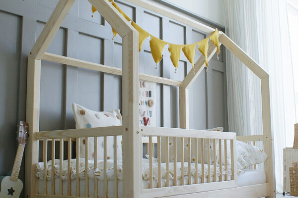 Παιδικό κρεβάτι Montessori Flora Fast Luletto, φυσικό ξύλο, 80x160cm, με κάγκελα.