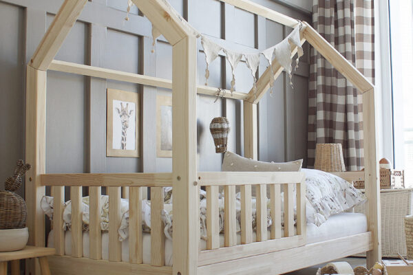 Κρεβάτι Παιδικό Montessori Bianco Fast 90x190 Luletto με κάγκελα.