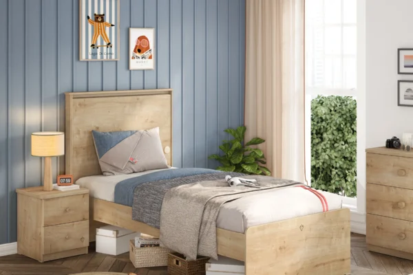 Παιδικό κρεβάτι μονό Mocha MO-1340 USB CHARGING 100x200cm Cilek: Ξύλινο κρεβάτι σε παιδικό δωμάτιο με μπλε τοίχο.