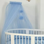 Κουνουπιέρα τούλι Blue Ingvart με pom pom και βάση για κούνια.