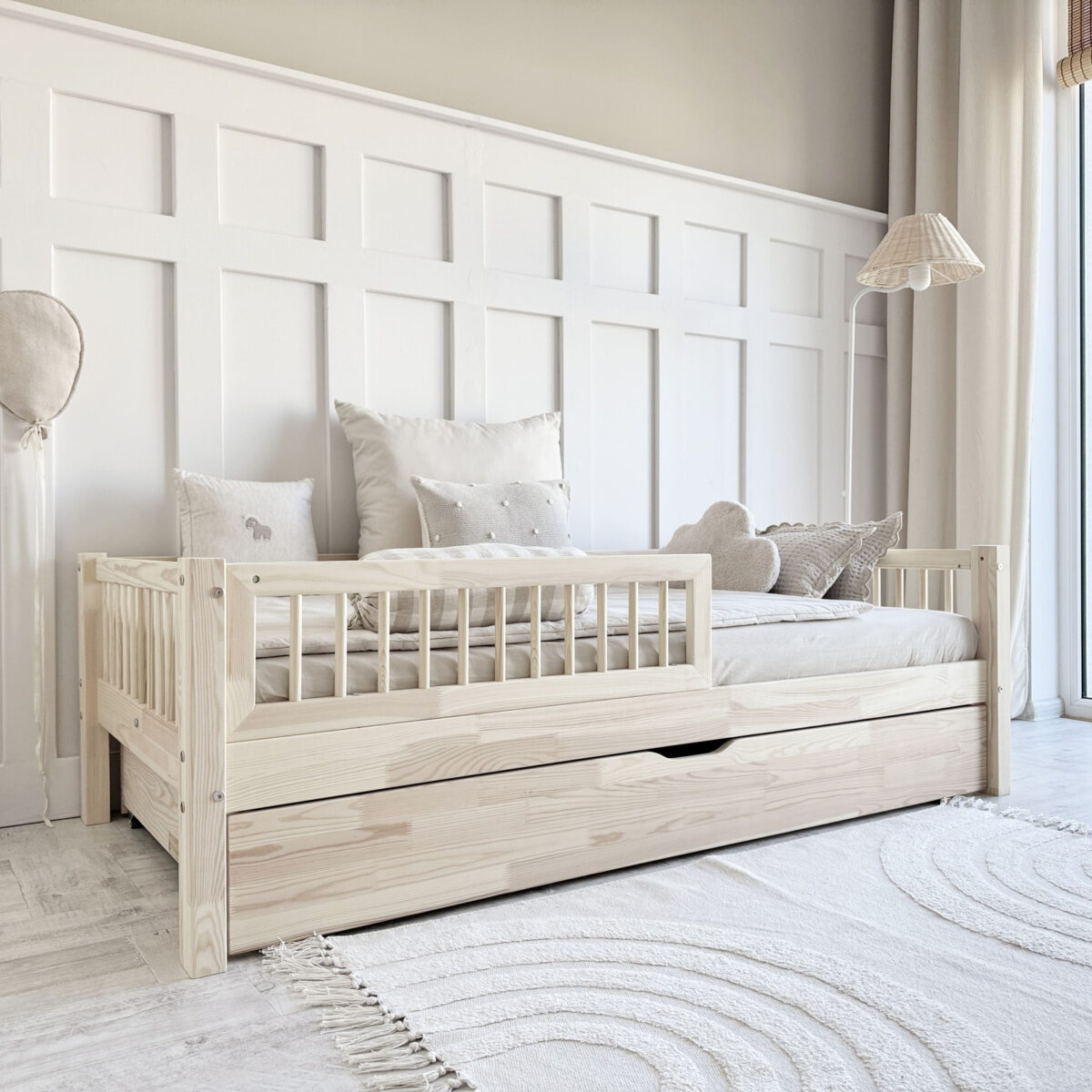 Κρεβάτι Καναπές Basic Luletto 100x200cm με κάγκελα και συρτάρι από ξύλο.