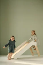 Αναδιπλούμενη ξύλινη τσουλήθρα Montessori BabyWood για παιδιά