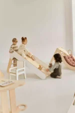 Αναδιπλούμενη ξύλινη τσουλήθρα Montessori BabyWood για παιδιά
