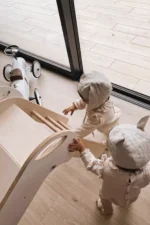 Αναδιπλούμενη ξύλινη τσουλήθρα Montessori για μωρά