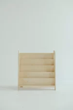 Βιβλιοθήκη Montessori Slim Medium BabyWood: Ξύλινη βιβλιοθήκη για παιδικά βιβλία.