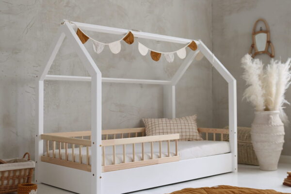 Παιδικό κρεβάτι Montessori House Bello 90x200 με κάγκελα Luletto