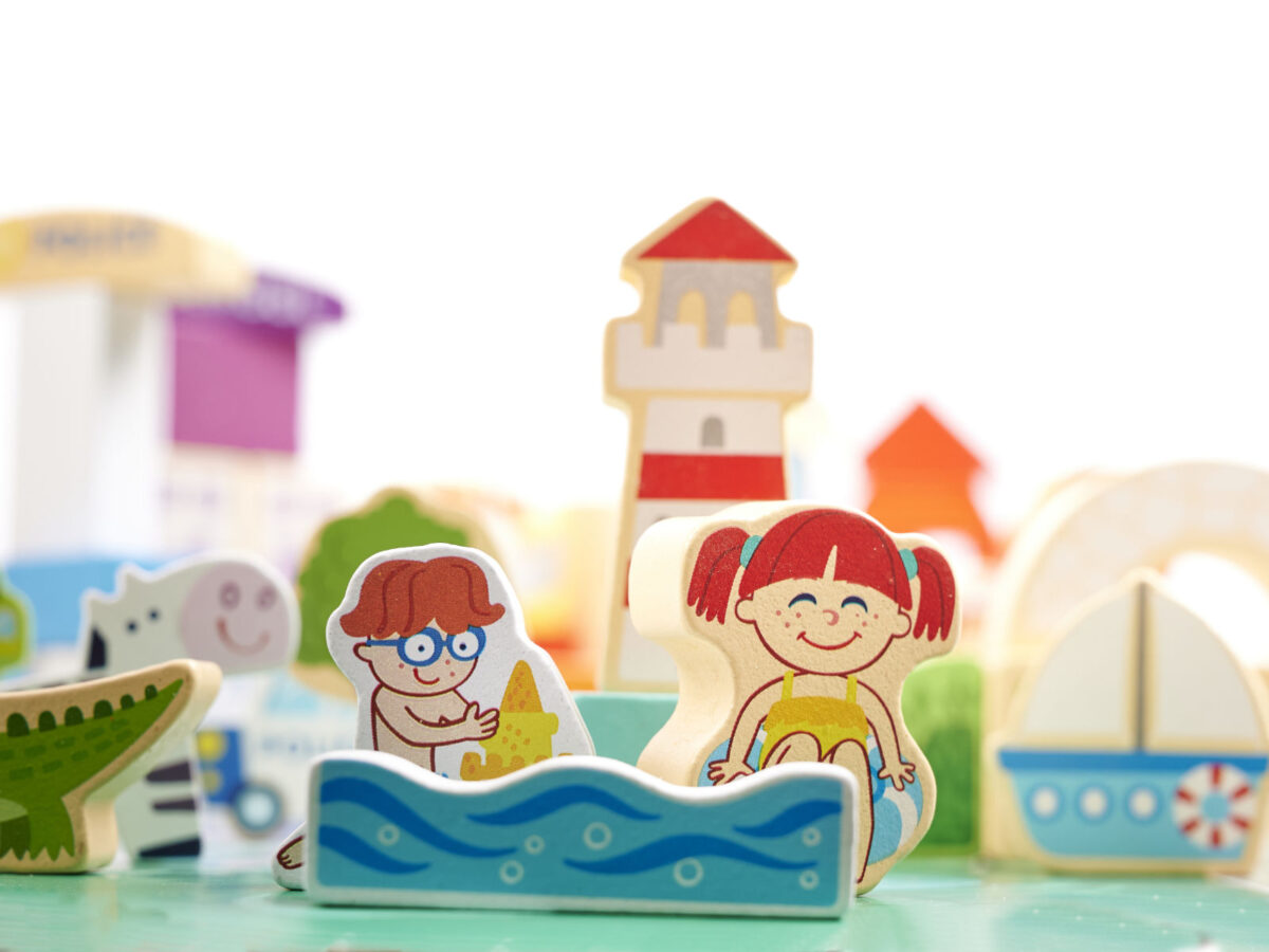 Ξύλινα εκπαιδευτικά μπλοκ πόλης KX6198 IKONKA με φιγούρες.