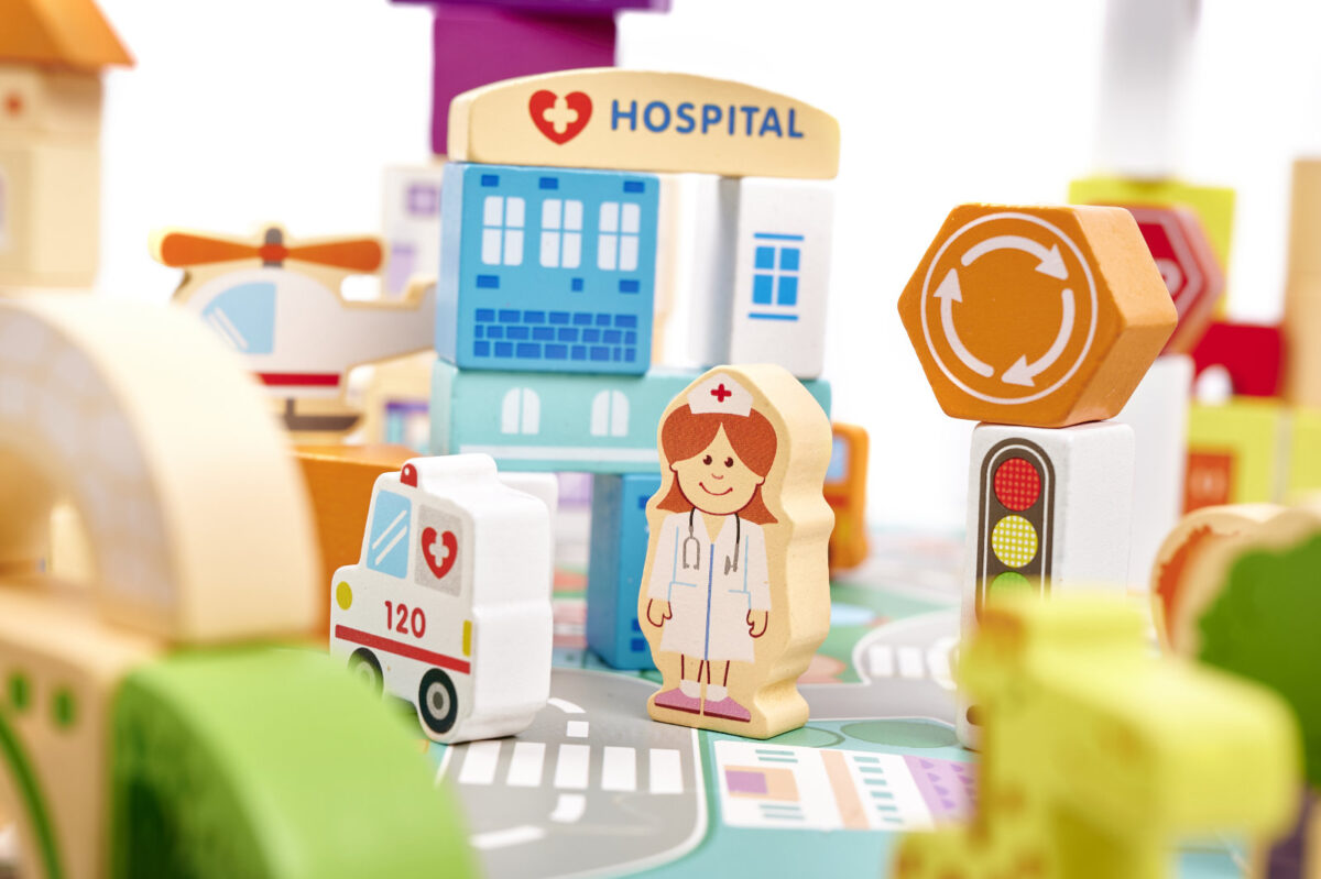 Ξύλινα μπλοκ πόλης KX6198 IKONKA: νοσοκομείο, ασθενοφόρο, ελικόπτερο