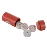 Ξύλινο Σετ μικρού γιατρού Kruzzel 19869: Κόκκινο κουτί και λευκά χάπια.