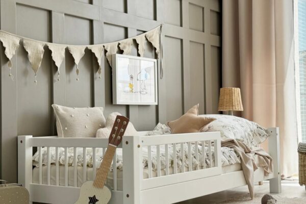 Luletto: Παιδικό κρεβάτι καναπές Basic με κάγκελα, λευκό, από μασίφ ξύλο.