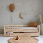 Κρεβάτι Montessori Bello Plus 90x200 με συρτάρι από φυσικό ξύλο.