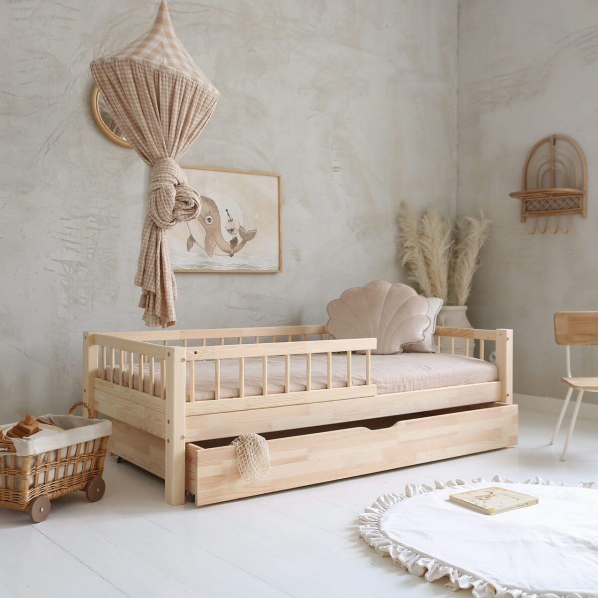 Luletto κρεβάτι Montessori Bello Plus 90x200 με συρτάρι και κάγκελα.