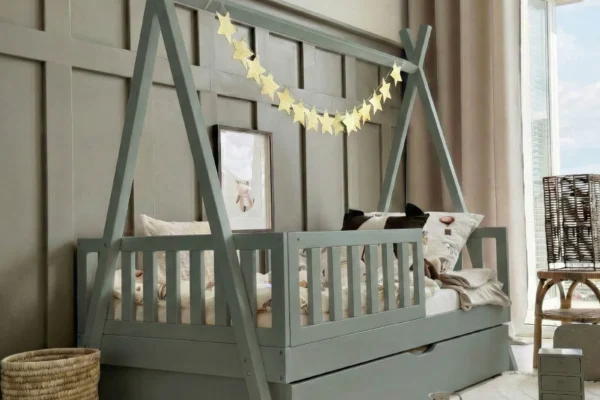 Κρεβάτι tipi Luletto παιδικό, Montessori, με κάγκελα και συρτάρι.