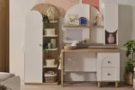 Παιδικό γραφείο με ράφια και συρτάρια σε ανοιχτό ξύλο και λευκό