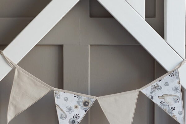 Διακοσμητική γιρλάντα υφασμάτινη Luletto μπεζ, μήκους 310cm για παιδικό δωμάτιο.