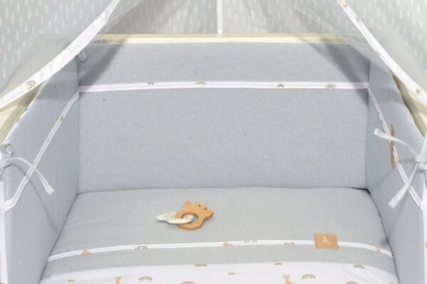 Σετ πάπλωμα και παπλωματοθήκη κούνιας Sophie La Girafe Baby Oliver.