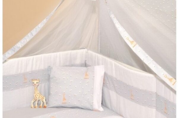 Σετ πάπλωμα και παπλωματοθήκη κούνιας Sophie La Girafe Baby Oliver.