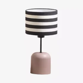 Λαμπατέρ με ριγέ αμπαζούρ και ροζ βάση. Μοντέρνο φωτιστικό κομοδίνου.
