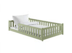 Κρεβάτι Montessori Otis Fast olive 120x200 με κάθετα κάγκελα από μασίφ ξύλο.