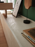 Συρταριέρα Χαμηλή Teen Flex Silk TF-08 με μπεζ πέτρινη επιφάνεια.