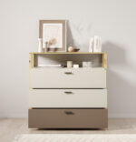 Συρταριέρα Lenny Natural, cream και μόκα LY-06: κομψή συρταριέρα τριών συρταριών.