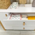 Λευκή βρεφική συρταριέρα Veres Monaco 120cm με αποσπώμενη αλλαξιέρα.