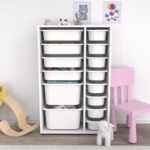 Λευκή συρταριέρα Sani με 14 συρτάρια για παιδικό δωμάτιο.