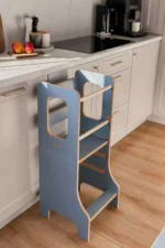 Πύργος εκμάθησης Montessori Slim Blue BabyWood: Βοηθά το παιδί να μαθαίνει.