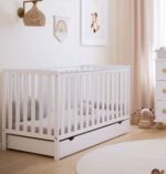 Ξύλινο βρεφικό κρεβάτι Bambi White BabyCute 70x140cm με συρτάρι αποθήκευσης.