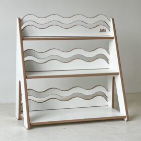 Λευκή ραφιέρα Montessori Wave Medium BabyWood, παιδικό ράφι για βιβλία.