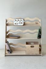 Ραφιέρα Montessori Wave Medium Natural BabyWood: Παιδικό ράφι WAVE Natural.