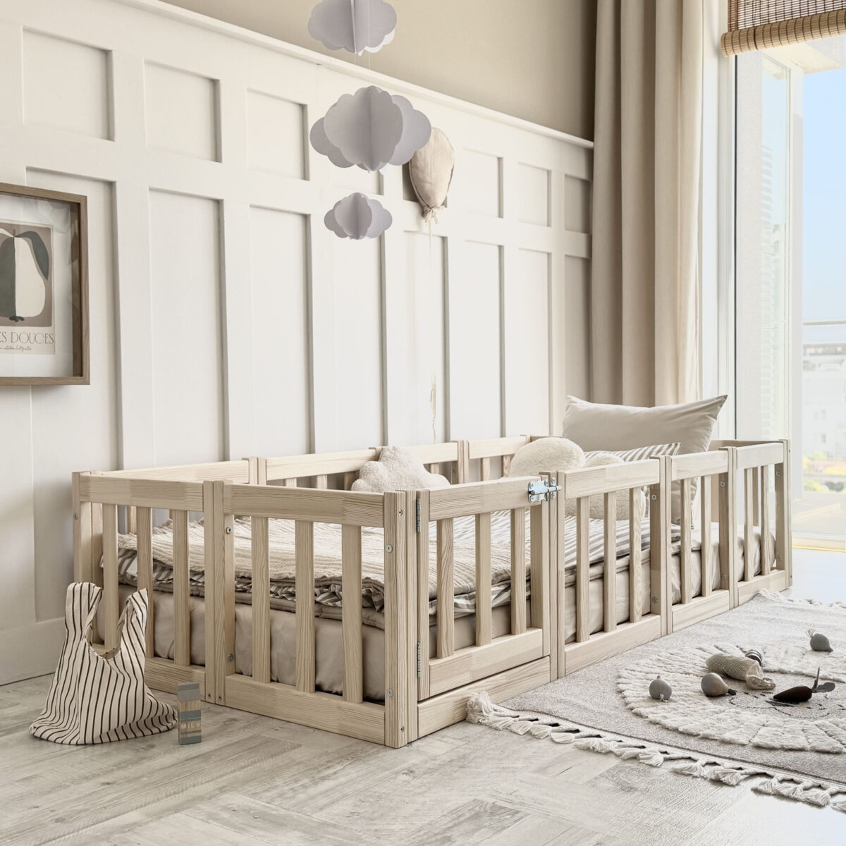 Luletto: Κρεβάτι Montessori Modulo με κάγκελα και πορτούλα, φυσικό ξύλο.