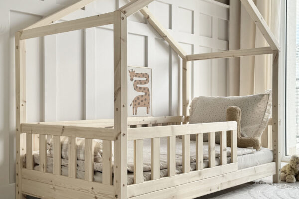 Luletto: Παιδικό κρεβάτι Montessori HouseBed Gabby ρυθμιζόμενου ύψους, φυσικό ξύλο 90x190cm.