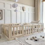 Κρεβάτι Montessori Modulo Luletto με πορτούλα, κάγκελα και φυσικό ξύλο.