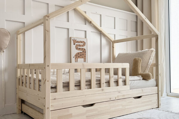Κρεβάτι παιδικό Montessori HouseBed Gabby Plus με συρτάρι ύπνου και ρυθμιζόμενο ύψος.