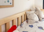 Montessori κρεβάτι Bella από μασίφ ξύλο, με κάθετα κάγκελα και μέγεθος 90×200cm, προσφέροντας 10% έκπτωση στο στρώμα