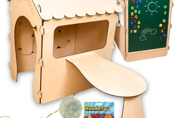 Ξύλινο Σπιτάκι IKONKA KX3831: παιδικό σπιτάκι με μαυροπίνακα και μαγνητικά γράμματα.