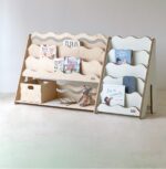 Ραφιέρα Βιβλιοθήκη Montessori Wave Large Natural BabyWood: Ξύλινη βιβλιοθήκη για παιδικά βιβλία.