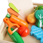 Ξύλινο σετ κοπής λαχανικών και φρούτων Iso Trade Montessori.