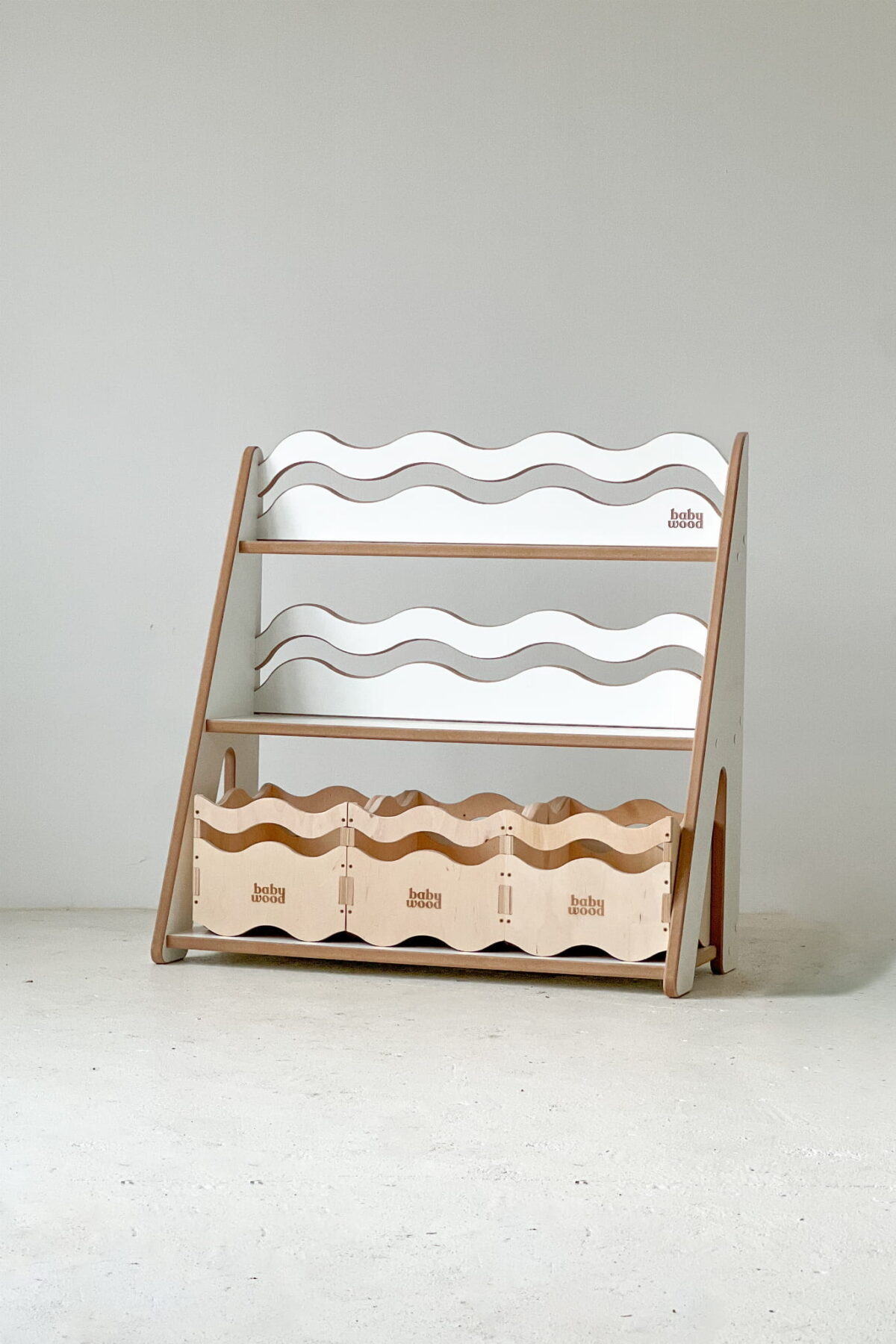 Ραφιέρα Βιβλιοθήκη Montessori Wave Medium White BabyWood: Λευκή παιδική βιβλιοθήκη με ραφιέρα.