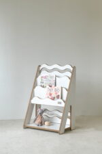 Ραφιέρα Βιβλιοθήκη Montessori Wave Small Natural BabyWood ξύλινη παιδική βιβλιοθήκη με ραφιέρα 50cm Greek Ξύλινη παιδική ραφιέρα βιβλιοθήκη Montessori Wave Small Natural BabyWood 50cm