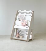 Λευκή παιδική βιβλιοθήκη Montessori Wave BabyWood με ραφιέρα 50cm.