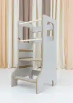 Λεπτός λευκός πύργος εκμάθησης BabyWood: ιδανικός για μικρούς σεφ.