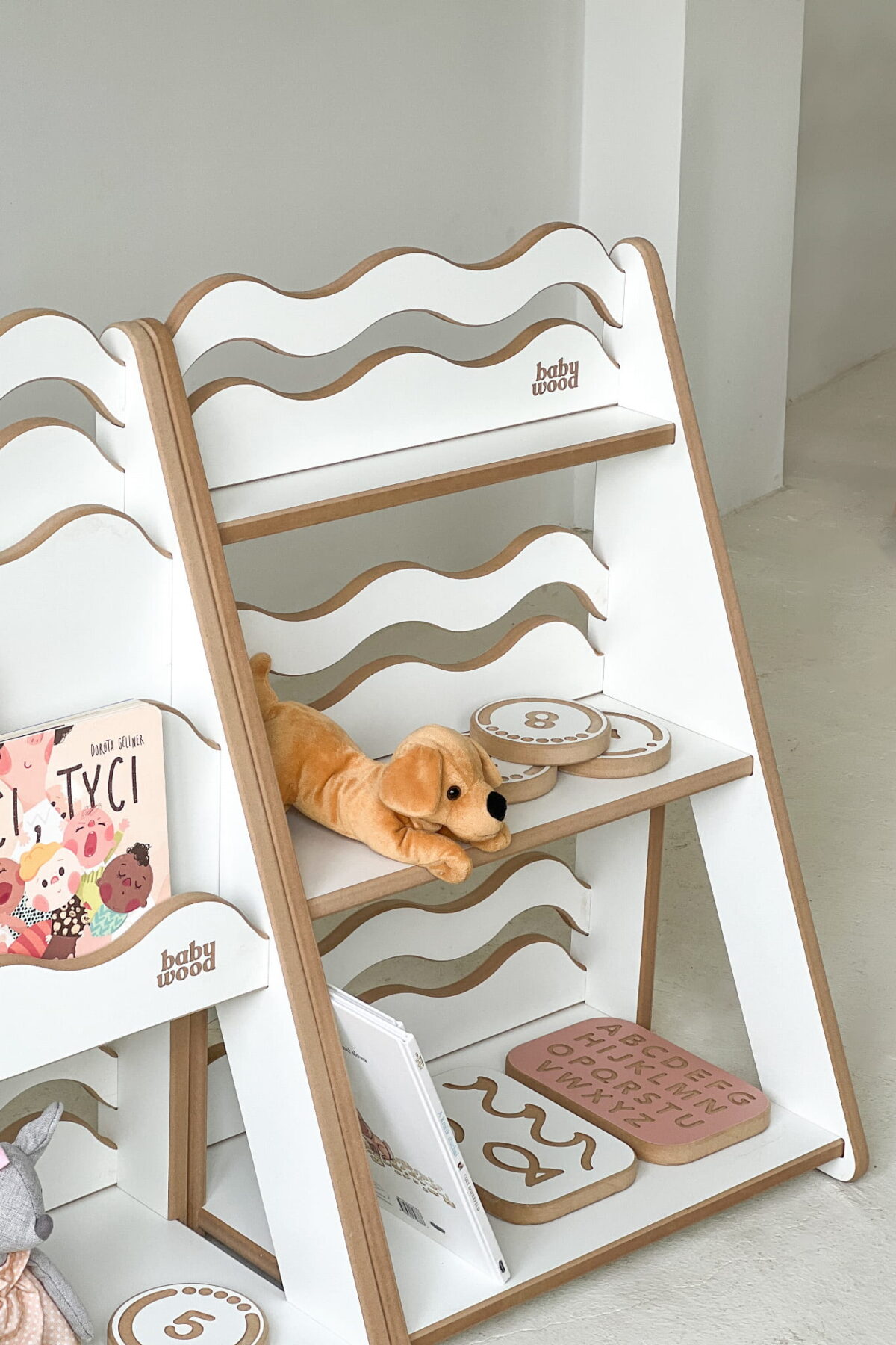 Ραφιέρα Βιβλιοθήκη Montessori Wave Small Natural BabyWood: Ξύλινη παιδική βιβλιοθήκη 50cm.