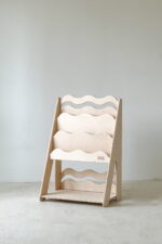 Ραφιέρα Βιβλιοθήκη Montessori Wave Small Natural BabyWood: Ξύλινη παιδική βιβλιοθήκη