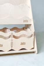 Ραφιέρα Βιβλιοθήκη Montessori Wave Large Natural BabyWood: Ξύλινη βιβλιοθήκη για παιδιά.