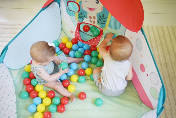 Πισίνα με Μπαλάκια S240133 Sophie La Girafe: ιδανική πισίνα με μπαλάκια μωρού.