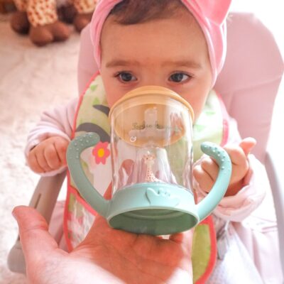 Σετ Σόφι καμηλοπάρδαλη με ποτήρι μωρού non drip S850809.