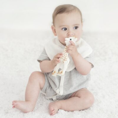 Σετ Σόφι καμηλοπάρδαλη με ποτήρι μωρού: Δώρο για το μωρό.